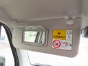 運転席・助手席のサンバイザーにはミラーが付いています☆