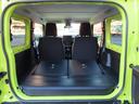 後席を両側とも倒すと大きな荷物も積めます☆