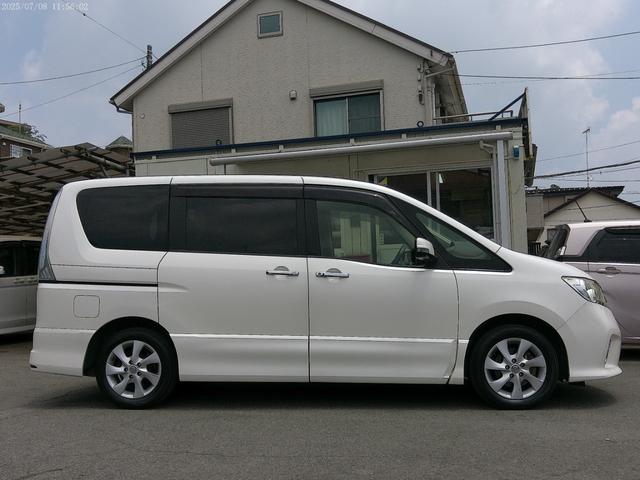 セレナ ハイウェイスター　Ｖセレクション　保証付　前後ドライブレコーダー　両側パワースライドドア　クルーズコントロール　純正ナビ　バックカメラ　ブルートゥース　フルセグ地デジ　アイドリングストップ　ＥＴＣ　オートライト　インテリキー（6枚目）