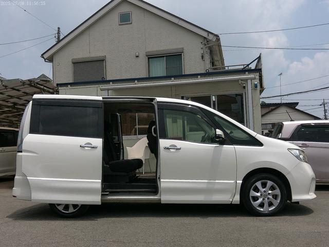 セレナ ハイウェイスター　Ｖセレクション　保証付　前後ドライブレコーダー　両側パワースライドドア　クルーズコントロール　純正ナビ　バックカメラ　ブルートゥース　フルセグ地デジ　アイドリングストップ　ＥＴＣ　オートライト　インテリキー（7枚目）