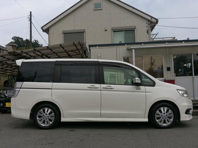 ステップワゴンスパーダ Ｚ　保証付　両側パワースライドドア　マルチビューモニター　純正ＨＤＤナビ　パドルシフト　ツインエアコン　タイミングチェーン　パドルシフト　ＥＴＣ　インテリキー（6枚目）