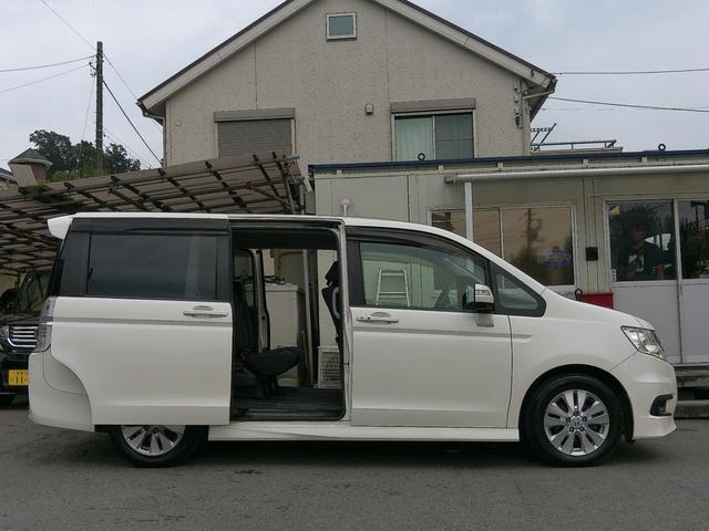 ステップワゴンスパーダ Ｚ　保証付　両側パワースライドドア　マルチビューモニター　純正ＨＤＤナビ　パドルシフト　ツインエアコン　タイミングチェーン　パドルシフト　ＥＴＣ　インテリキー（7枚目）