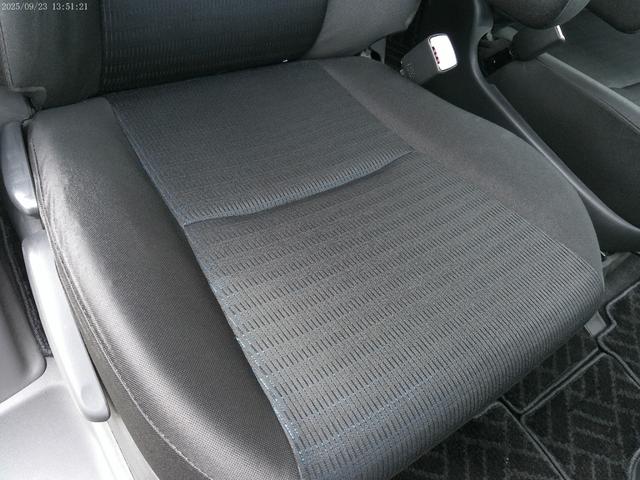 ヴォクシー ＺＳ　煌ＩＩ　保証付　フリップダウンモニター　両側パワースライドドア　８インチＨＤＤナビ　ブルートゥース　フルセグ地デジ　バックカメラ　パドルシフト　ビルトインＥＴＣ　ディーラー記録簿　インテリキー（41枚目）