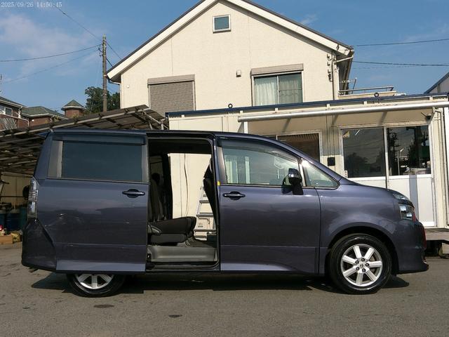 ヴォクシー Ｚ　保証付　フリップダウンモニター　ミラー型前後ドライブレコーダー　純正ＨＤＤナビ　バックカメラ　左パワースライドドア　ＥＴＣ　フルセグ地デジ　キーレス（7枚目）