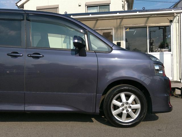 ヴォクシー Ｚ　保証付　フリップダウンモニター　ミラー型前後ドライブレコーダー　純正ＨＤＤナビ　バックカメラ　左パワースライドドア　ＥＴＣ　フルセグ地デジ　キーレス（10枚目）