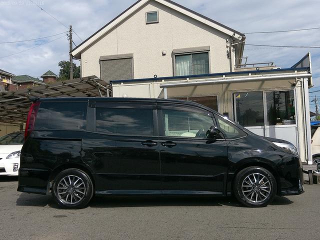 ノア Ｓｉ　保証付　１１型純正フリップダウンモニター　純正９インチＳＤナビ　両側パワースライドドア　バックカメラ　ブルートゥース　キャプテンシート７人　ＬＥＤヘッドライト　フルセグ地デジ　アイドリングストップ（6枚目）