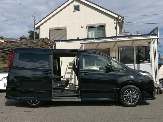 ノア Ｓｉ　保証付　１１型純正フリップダウンモニター　純正９インチＳＤナビ　両側パワースライドドア　バックカメラ　ブルートゥース　キャプテンシート７人　ＬＥＤヘッドライト　フルセグ地デジ　アイドリングストップ（7枚目）