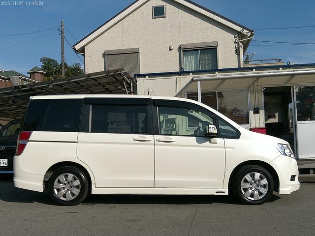 ステップワゴン Ｇ　ＨＩＤエディション　保証付　モデューロフルエアロ　両側パワースライドドア　純正ＨＤＤナビ　バックカメラ　ワンセグ地デジ　ＥＴＣ　タイミングチェーン　キーレス（6枚目）