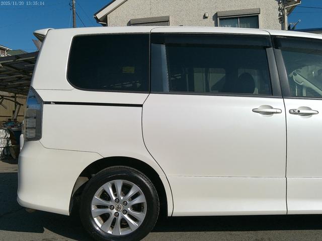 ヴォクシー ＺＳ　保証付　後期型　両側パワースライドドア　純正ＳＤナビ　バックカメラ　ブルートゥース　キャプテンシート７人　パドルシフト　ビルトインＥＴＣ　フルセグ地デジ　インテリキー（10枚目）