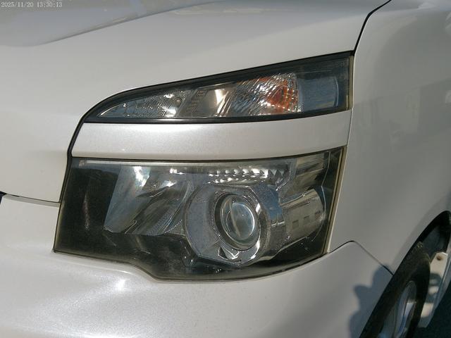 ヴォクシー ＺＳ　保証付　後期型　両側パワースライドドア　純正ＳＤナビ　バックカメラ　ブルートゥース　キャプテンシート７人　パドルシフト　ビルトインＥＴＣ　フルセグ地デジ　インテリキー（16枚目）