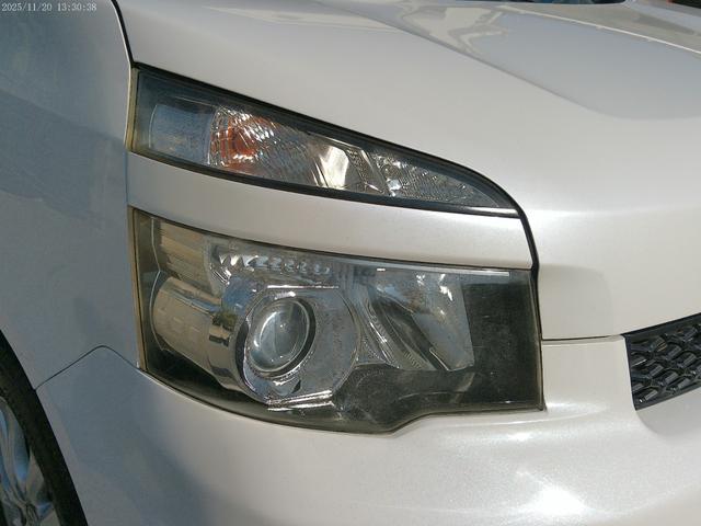 ヴォクシー ＺＳ　保証付　後期型　両側パワースライドドア　純正ＳＤナビ　バックカメラ　ブルートゥース　キャプテンシート７人　パドルシフト　ビルトインＥＴＣ　フルセグ地デジ　インテリキー（18枚目）