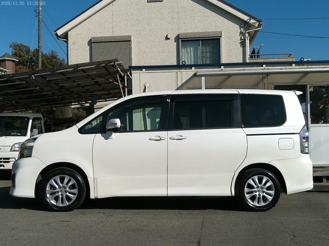 ヴォクシー ＺＳ　保証付　後期型　両側パワースライドドア　純正ＳＤナビ　バックカメラ　ブルートゥース　キャプテンシート７人　パドルシフト　ビルトインＥＴＣ　フルセグ地デジ　インテリキー（19枚目）