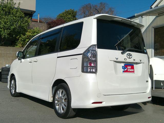 ヴォクシー ＺＳ　保証付　後期型　両側パワースライドドア　純正ＳＤナビ　バックカメラ　ブルートゥース　キャプテンシート７人　パドルシフト　ビルトインＥＴＣ　フルセグ地デジ　インテリキー（22枚目）