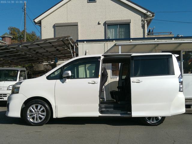 ヴォクシー ＺＳ　保証付　後期型　両側パワースライドドア　純正ＳＤナビ　バックカメラ　ブルートゥース　キャプテンシート７人　パドルシフト　ビルトインＥＴＣ　フルセグ地デジ　インテリキー（23枚目）