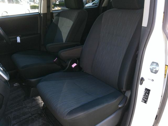 ヴォクシー ＺＳ　保証付　後期型　両側パワースライドドア　純正ＳＤナビ　バックカメラ　ブルートゥース　キャプテンシート７人　パドルシフト　ビルトインＥＴＣ　フルセグ地デジ　インテリキー（40枚目）