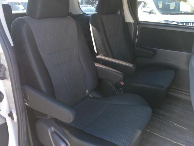 ヴォクシー ＺＳ　保証付　後期型　両側パワースライドドア　純正ＳＤナビ　バックカメラ　ブルートゥース　キャプテンシート７人　パドルシフト　ビルトインＥＴＣ　フルセグ地デジ　インテリキー（43枚目）