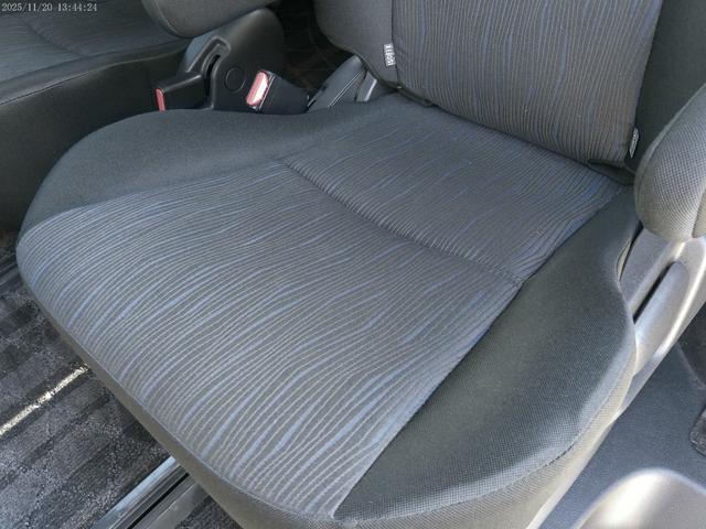 ヴォクシー ＺＳ　保証付　後期型　両側パワースライドドア　純正ＳＤナビ　バックカメラ　ブルートゥース　キャプテンシート７人　パドルシフト　ビルトインＥＴＣ　フルセグ地デジ　インテリキー（47枚目）