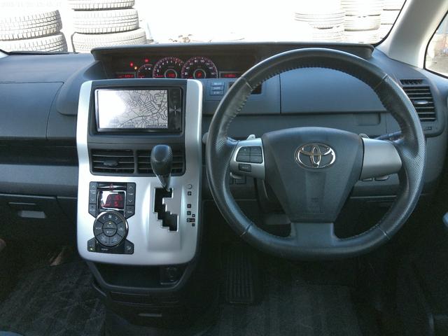 ヴォクシー ＺＳ　保証付　後期型　両側パワースライドドア　純正ＳＤナビ　バックカメラ　ブルートゥース　キャプテンシート７人　パドルシフト　ビルトインＥＴＣ　フルセグ地デジ　インテリキー（56枚目）