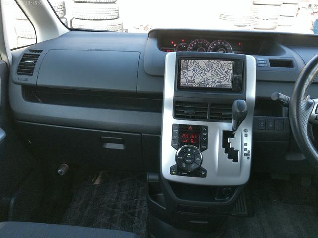 ヴォクシー ＺＳ　保証付　後期型　両側パワースライドドア　純正ＳＤナビ　バックカメラ　ブルートゥース　キャプテンシート７人　パドルシフト　ビルトインＥＴＣ　フルセグ地デジ　インテリキー（57枚目）