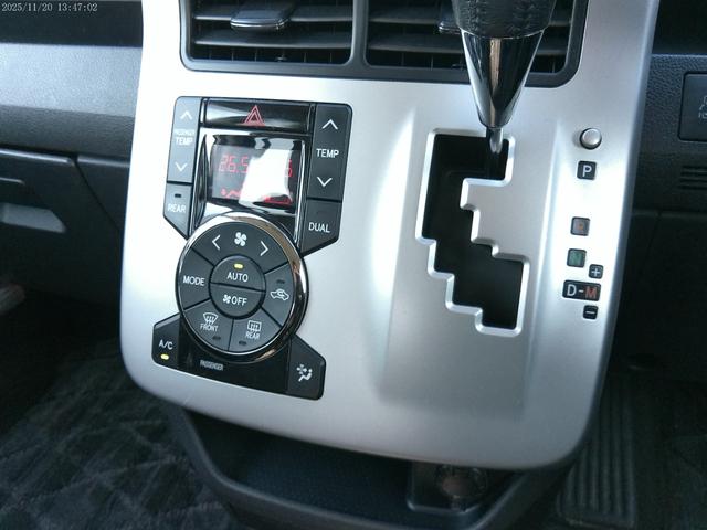 ヴォクシー ＺＳ　保証付　後期型　両側パワースライドドア　純正ＳＤナビ　バックカメラ　ブルートゥース　キャプテンシート７人　パドルシフト　ビルトインＥＴＣ　フルセグ地デジ　インテリキー（61枚目）