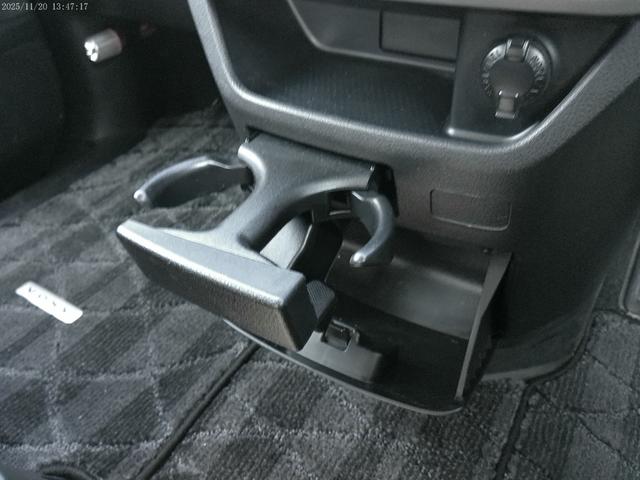 ヴォクシー ＺＳ　保証付　後期型　両側パワースライドドア　純正ＳＤナビ　バックカメラ　ブルートゥース　キャプテンシート７人　パドルシフト　ビルトインＥＴＣ　フルセグ地デジ　インテリキー（62枚目）