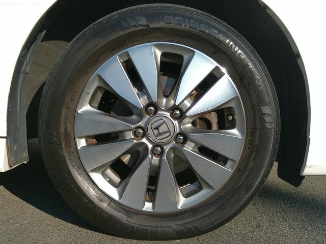 ステップワゴンスパーダ Ｚ　インターナビセレクション　保証付　後期型　フリップダウンモニター　両側パワースライドドア　純正ＨＤＤナビ　バックカメラ　クルーズコントロール　ＥＴＣ　キャプテンシート７人　アイドリングストップ　パドルシフト　インテリキー（8枚目）