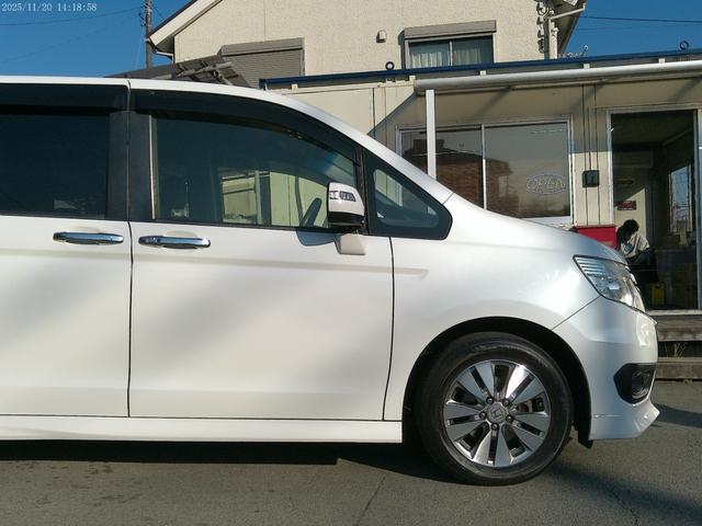 ステップワゴンスパーダ Ｚ　インターナビセレクション　保証付　後期型　フリップダウンモニター　両側パワースライドドア　純正ＨＤＤナビ　バックカメラ　クルーズコントロール　ＥＴＣ　キャプテンシート７人　アイドリングストップ　パドルシフト　インテリキー（10枚目）