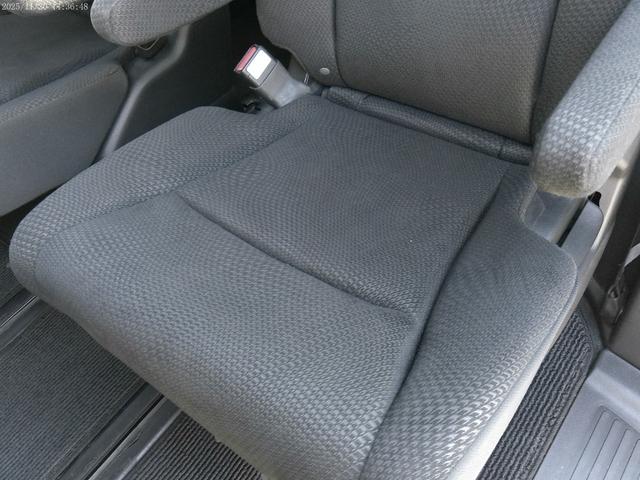 ステップワゴンスパーダ Ｚ　インターナビセレクション　保証付　後期型　フリップダウンモニター　両側パワースライドドア　純正ＨＤＤナビ　バックカメラ　クルーズコントロール　ＥＴＣ　キャプテンシート７人　アイドリングストップ　パドルシフト　インテリキー（50枚目）