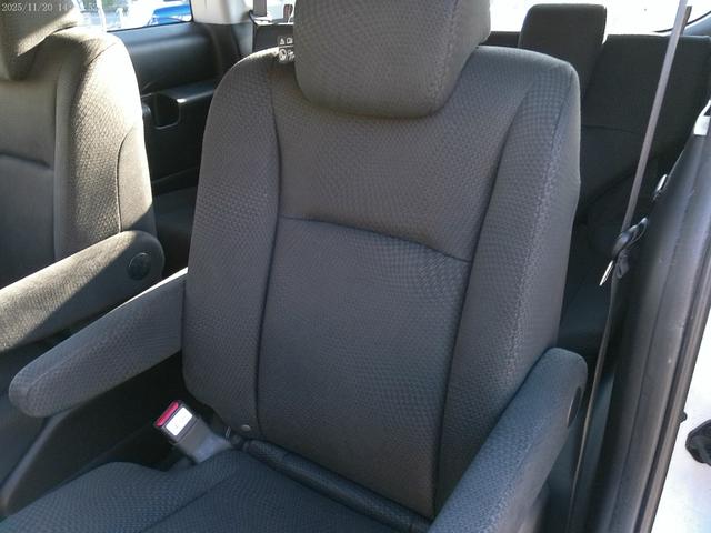 ステップワゴンスパーダ Ｚ　インターナビセレクション　保証付　後期型　フリップダウンモニター　両側パワースライドドア　純正ＨＤＤナビ　バックカメラ　クルーズコントロール　ＥＴＣ　キャプテンシート７人　アイドリングストップ　パドルシフト　インテリキー（51枚目）