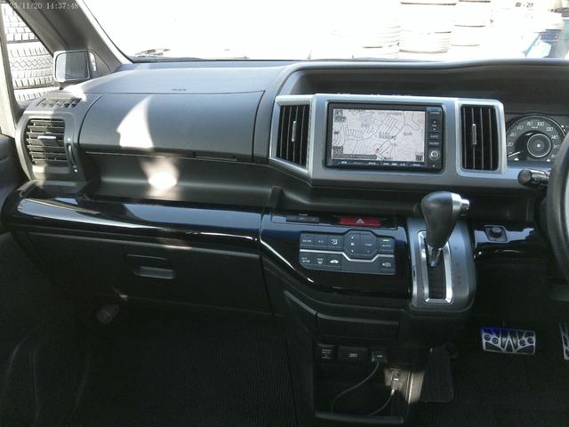 ステップワゴンスパーダ Ｚ　インターナビセレクション　保証付　後期型　フリップダウンモニター　両側パワースライドドア　純正ＨＤＤナビ　バックカメラ　クルーズコントロール　ＥＴＣ　キャプテンシート７人　アイドリングストップ　パドルシフト　インテリキー（62枚目）