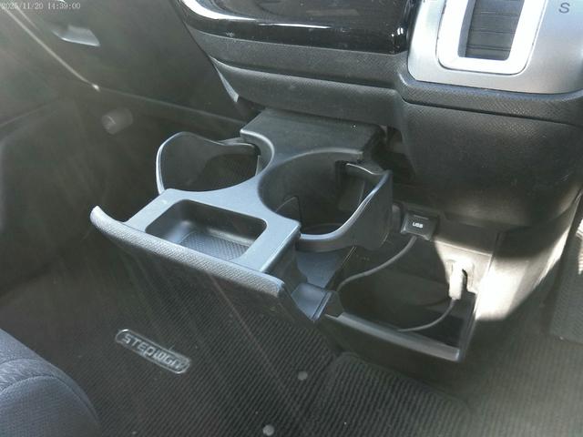 ステップワゴンスパーダ Ｚ　インターナビセレクション　保証付　後期型　フリップダウンモニター　両側パワースライドドア　純正ＨＤＤナビ　バックカメラ　クルーズコントロール　ＥＴＣ　キャプテンシート７人　アイドリングストップ　パドルシフト　インテリキー（66枚目）