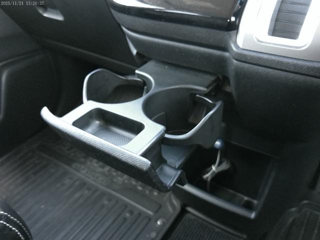 ステップワゴンスパーダ Ｚ　保証付　リアエンタテイメントシステム　両側パワースライドドア　純正ＨＤＤナビ　バックカメラ　ＥＴＣ　ワンセグ地デジ　パドルシフト　インテリキー（61枚目）