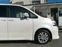 ヴォクシー ＺＳ　保証付　後期型　両側パワースライドドア　純正ＳＤナビ　バックカメラ　ブルートゥース　キャプテンシート７人　パドルシフト　ビルトインＥＴＣ　フルセグ地デジ　インテリキー（8枚目）
