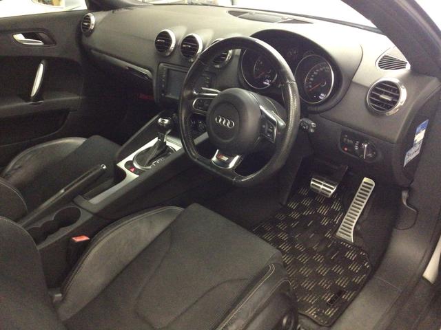 ＴＴクーペ ２．０ＴＦＳＩ　リミテッド　Ｓライン，純正ホイル、ナビＴＶ、ＥＴＣ、バックカメラ（6枚目）