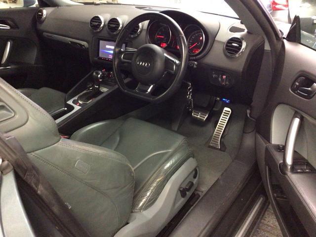 TTクーペ 3.2クワトロ 社外アルミホイール19インチ、GPSレーダー探知機(セルスター),ETC,社外ナビTV、ドライブレコーダー、パワーシート、シートヒーター、V6 3200cc 4WD(7枚目)