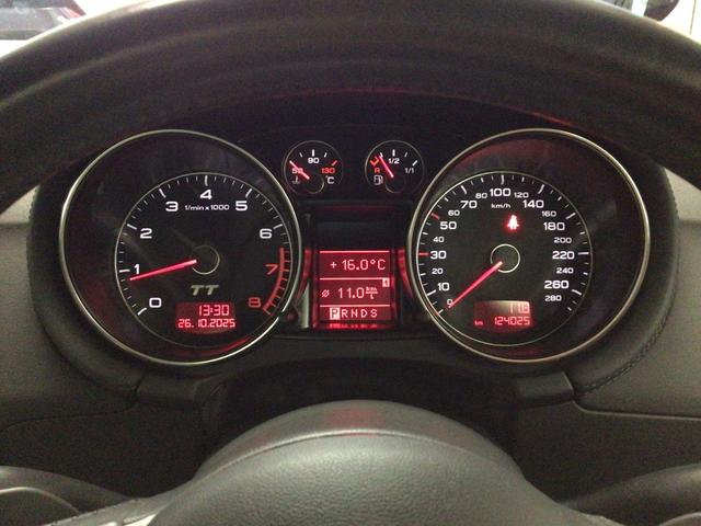 TTクーペ 3.2クワトロ 社外アルミホイール19インチ、GPSレーダー探知機(セルスター),ETC,社外ナビTV、ドライブレコーダー、パワーシート、シートヒーター、V6 3200cc 4WD(9枚目)