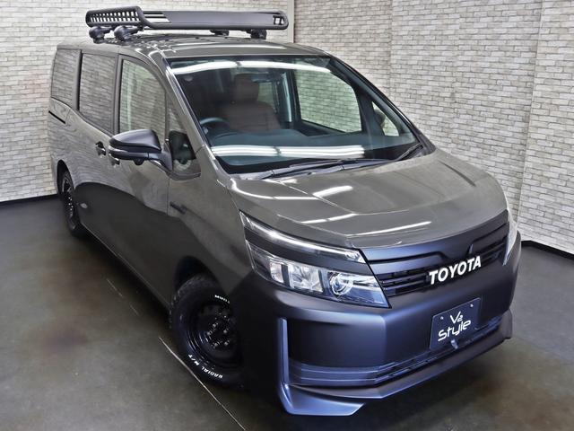 ヴォクシー ハイブリッドＸ　ＴＯＹＯＴＡグリル／Ｇｚフードモール／ＮＥＷ１５インチスチールホイール／マッドスタータイヤ／ルーフラック／純正ＳＤナビ＆地デジＴＶ／Ｂｌｕｅｔｏｏｔｈ接続／両側電動スライドドア／ブラウンシートカバー（2枚目）