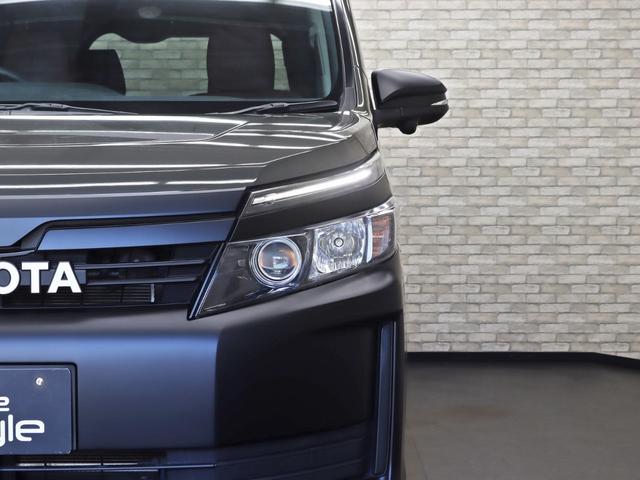 ヴォクシー ハイブリッドＸ　ＴＯＹＯＴＡグリル／Ｇｚフードモール／ＮＥＷ１５インチスチールホイール／マッドスタータイヤ／ルーフラック／純正ＳＤナビ＆地デジＴＶ／Ｂｌｕｅｔｏｏｔｈ接続／両側電動スライドドア／ブラウンシートカバー（8枚目）