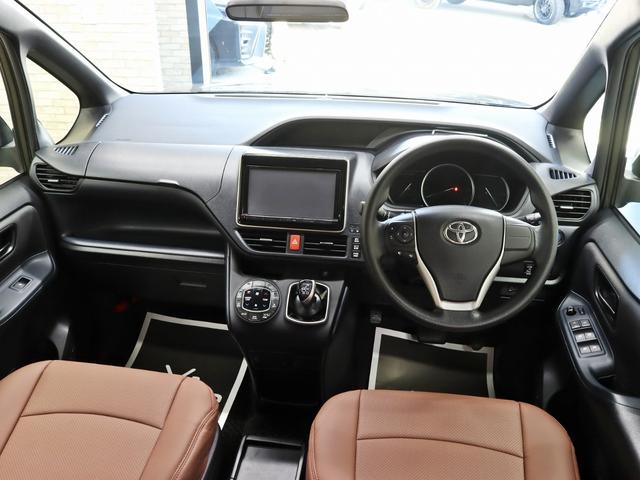 ヴォクシー ハイブリッドＸ　ＴＯＹＯＴＡグリル／Ｇｚフードモール／ＮＥＷ１５インチスチールホイール／マッドスタータイヤ／ルーフラック／純正ＳＤナビ＆地デジＴＶ／Ｂｌｕｅｔｏｏｔｈ接続／両側電動スライドドア／ブラウンシートカバー（21枚目）