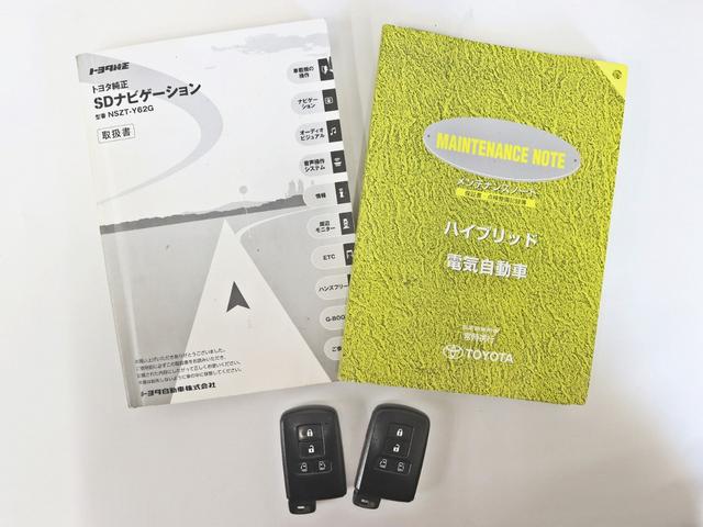 ヴォクシー ハイブリッドＸ　ＴＯＹＯＴＡグリル／Ｇｚフードモール／ＮＥＷ１５インチスチールホイール／マッドスタータイヤ／ルーフラック／純正ＳＤナビ＆地デジＴＶ／Ｂｌｕｅｔｏｏｔｈ接続／両側電動スライドドア／ブラウンシートカバー（42枚目）