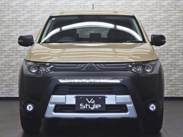 アウトランダー ２４Ｇナビパッケージ　ＮＥＷ１６ｉｎＡＷ／ＴＯＹＯオープンカントリーＲＴタイヤ／マットグリル／テールランプブラックアウト／４ＷＤ／プッシュスタート／７人乗り／スマートキー／クルーズコントロール／全塗装済（4枚目）