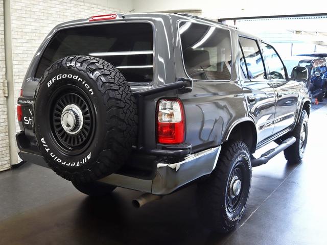 ハイラックスサーフ SSR-X オリジナルナローパッケージ/US4RUNNER仕様/TOYOTAクラシックグリル/NEW16インチ新品クリムソンアルミ/BFグッドリッチタイヤ/社外サイドステップ/背面タイヤ/キャメルシートカバー(17枚目)