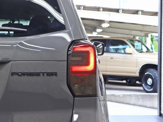 フォレスター Sリミテッド アドバンスドセイフティパッケージ 16インチNEWアルミホイール/TOYOオープンカントリーRTタイヤ/ルーフラック/リアスポイラー/シートヒーター/Bt接続/バックカメラ/テールランプブラックアウト/アイサイト/パワーシート/記録簿(21枚目)