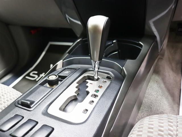 ハイラックスサーフ SSR-Xリミテッド TOYOTAクラシックグリル/リフトアップ/社外17インチアルミホイール&TOYOオープンカントリーMTタイヤ/4連LEDヘッドライド/バックカメラ/ルーフレール/ETC車載器/キーレスエントリー(25枚目)