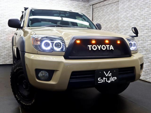 ハイラックスサーフ ＳＳＲ－Ｘリミテッド　４ＷＤ／サンルーフ／グリルマーカー／ＴＯＹＯＴＡクラシックグリル／リフトアップ／社外１７インチＡＷ＆ＢＦグッドリッチＡＴタイヤ／４連ＬＥＤリングヘッドライド／グリルマーカー／ルーフレール／ＥＴＣ車載器（3枚目）