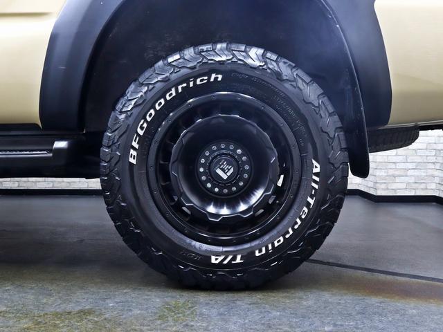 ハイラックスサーフ ＳＳＲ－Ｘリミテッド　４ＷＤ／サンルーフ／グリルマーカー／ＴＯＹＯＴＡクラシックグリル／リフトアップ／社外１７インチＡＷ＆ＢＦグッドリッチＡＴタイヤ／４連ＬＥＤリングヘッドライド／グリルマーカー／ルーフレール／ＥＴＣ車載器（12枚目）
