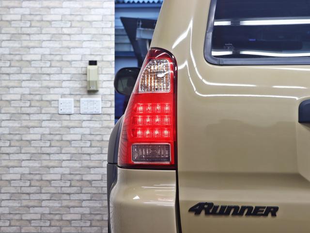 ハイラックスサーフ ＳＳＲ－Ｘリミテッド　４ＷＤ／サンルーフ／グリルマーカー／ＴＯＹＯＴＡクラシックグリル／リフトアップ／社外１７インチＡＷ＆ＢＦグッドリッチＡＴタイヤ／４連ＬＥＤリングヘッドライド／グリルマーカー／ルーフレール／ＥＴＣ車載器（17枚目）