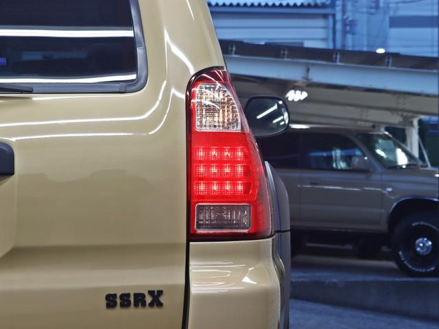 ハイラックスサーフ ＳＳＲ－Ｘリミテッド　４ＷＤ／サンルーフ／グリルマーカー／ＴＯＹＯＴＡクラシックグリル／リフトアップ／社外１７インチＡＷ＆ＢＦグッドリッチＡＴタイヤ／４連ＬＥＤリングヘッドライド／グリルマーカー／ルーフレール／ＥＴＣ車載器（18枚目）