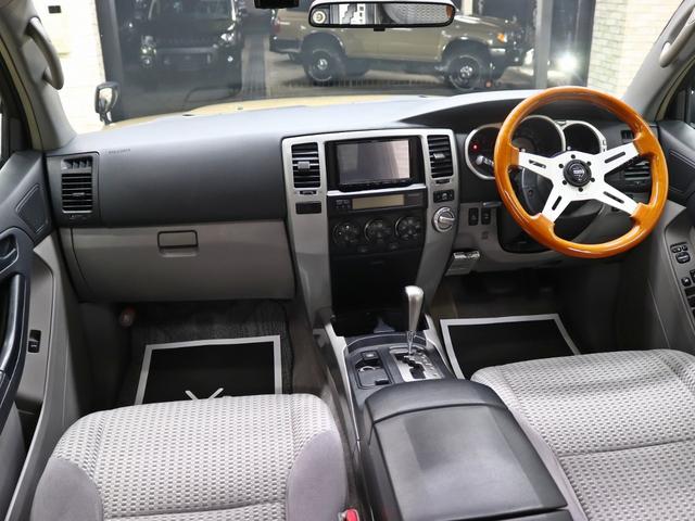 ハイラックスサーフ ＳＳＲ－Ｘリミテッド　４ＷＤ／サンルーフ／グリルマーカー／ＴＯＹＯＴＡクラシックグリル／リフトアップ／社外１７インチＡＷ＆ＢＦグッドリッチＡＴタイヤ／４連ＬＥＤリングヘッドライド／グリルマーカー／ルーフレール／ＥＴＣ車載器（21枚目）