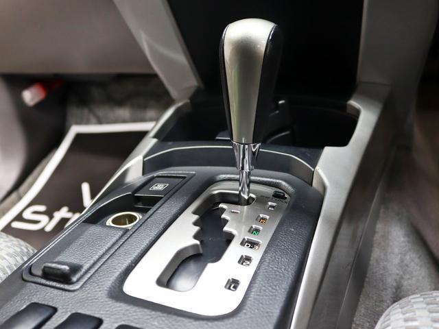 ハイラックスサーフ ＳＳＲ－Ｘリミテッド　４ＷＤ／サンルーフ／グリルマーカー／ＴＯＹＯＴＡクラシックグリル／リフトアップ／社外１７インチＡＷ＆ＢＦグッドリッチＡＴタイヤ／４連ＬＥＤリングヘッドライド／グリルマーカー／ルーフレール／ＥＴＣ車載器（27枚目）